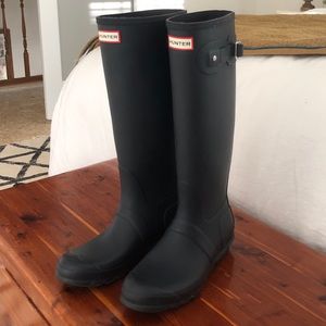 Hunter boots size 9 barely worn!